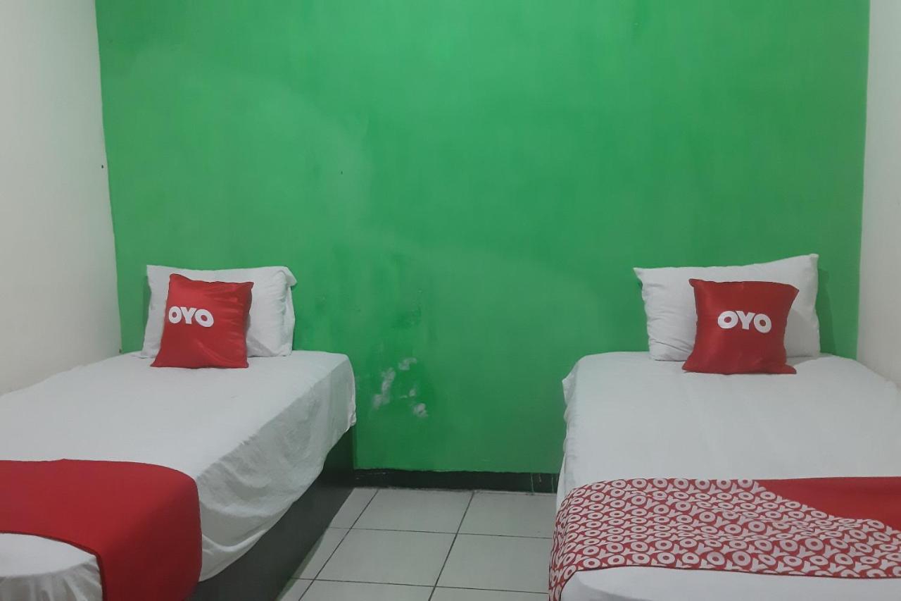 OYO 3449 Putri Garuda Syariah Hotel Surabaya Bagian luar foto